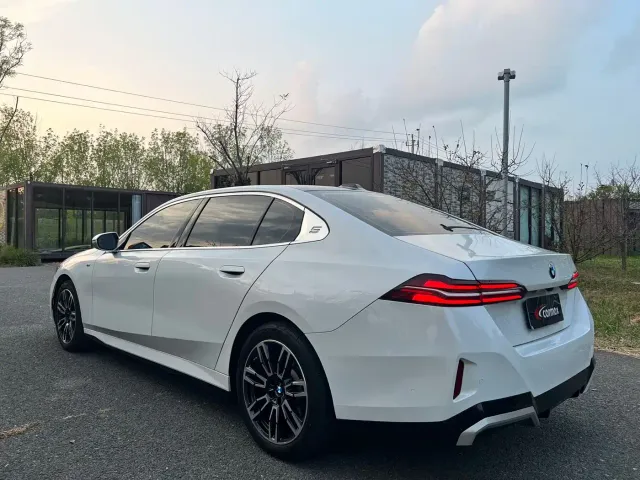 BMW 5 Series — Фото автомобиля 9