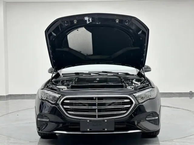 Mercedes-Benz E-Class — Фото автомобиля 25