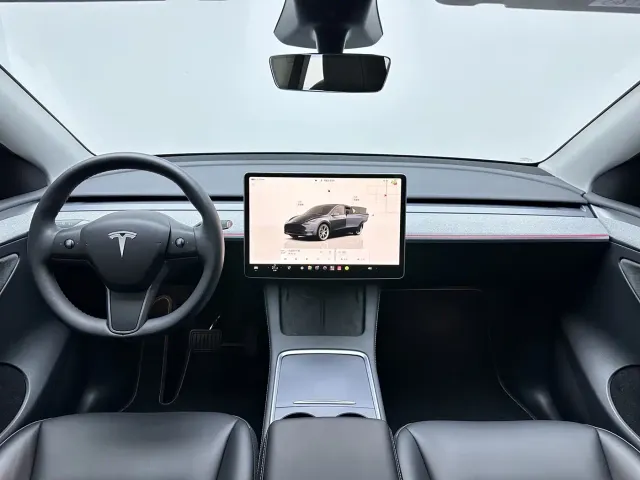 Tesla Model Y — Фото автомобиля 14