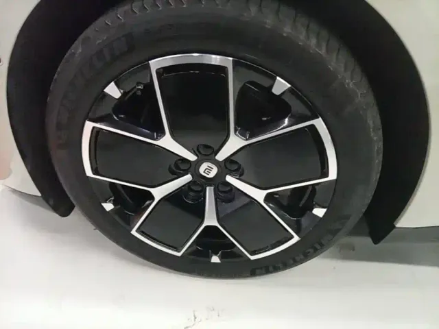 Xiaomi SU7 — Фото автомобиля 22