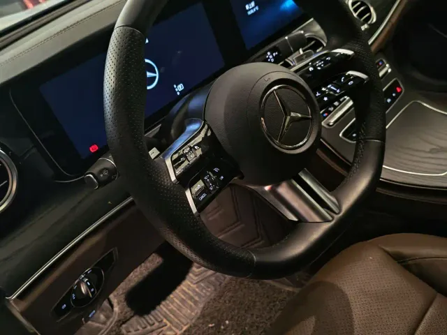 Mercedes-Benz E-Class — Фото автомобиля 9