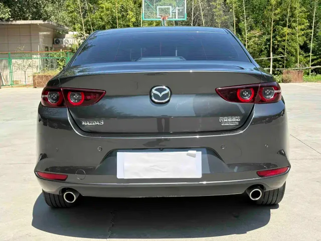 Mazda Axela — Фото автомобиля 16