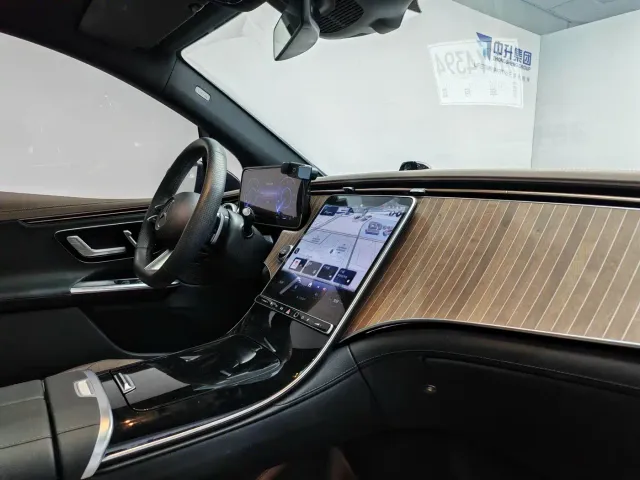 Mercedes-Benz EQE SUV — Фото автомобиля 15
