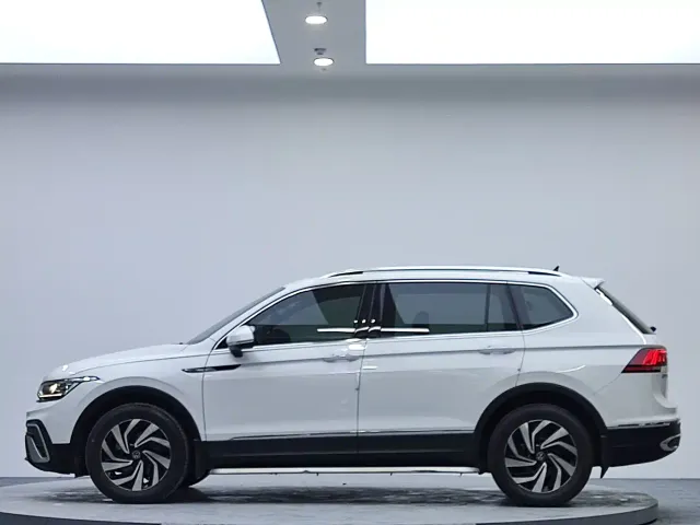 Volkswagen Tiguan L — Фото автомобиля 4