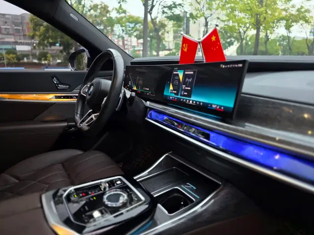 BMW 7 Series — Фото автомобиля 11