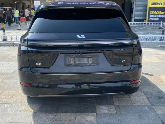 Li Auto L7 — Фото автомобиля 14