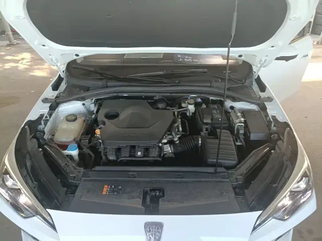 Roewe i5 — Фото автомобиля 19