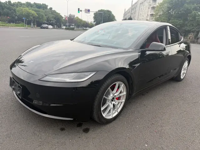 Фотография автомобиля — Tesla Model 3
