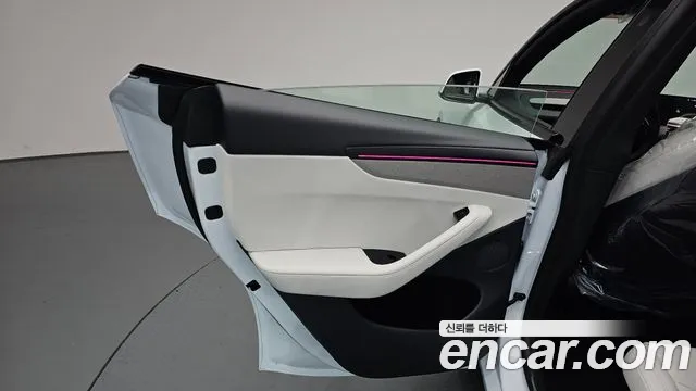 Tesla Model Y — Фото автомобиля 14