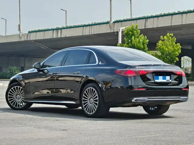 Mercedes-Benz E-Class — Фото автомобиля 4
