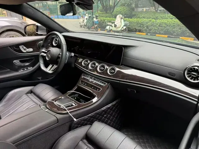 Mercedes-Benz E-Class — Фото автомобиля 4