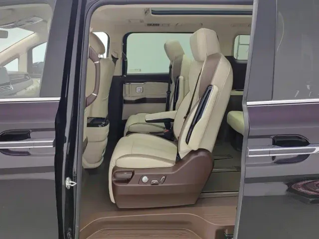 Bestune Besturn M9 — Фото автомобиля 15