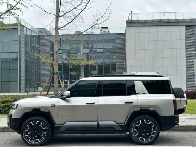Fang Cheng Bao Leopard 8 2025 Smart Brave Flagship Drone Edition 7-seater — Фото автомобиля 5