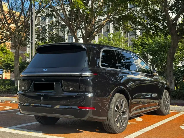 Li Auto L9 — Фото автомобиля 8