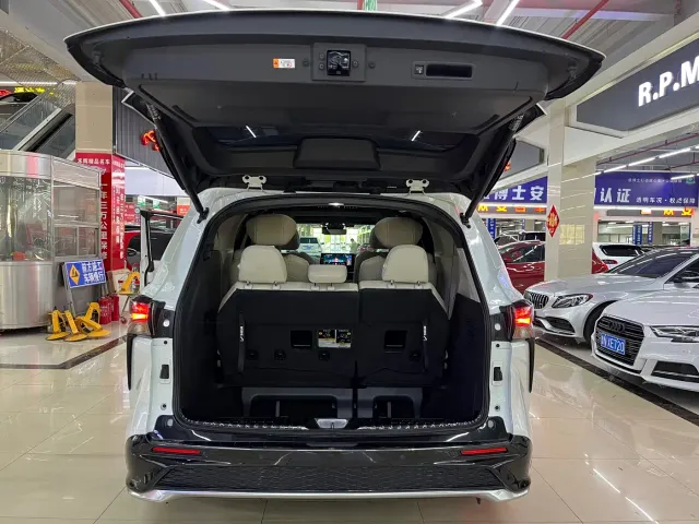 Toyota Granvia — Фото автомобиля 17