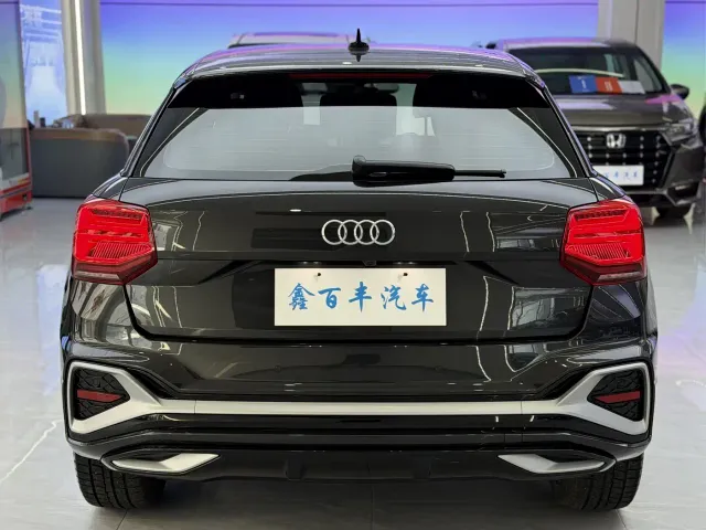 Audi Q2L — Фото автомобиля 9