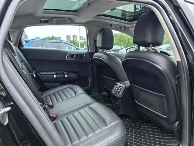 Citroen C6 — Фото автомобиля 11
