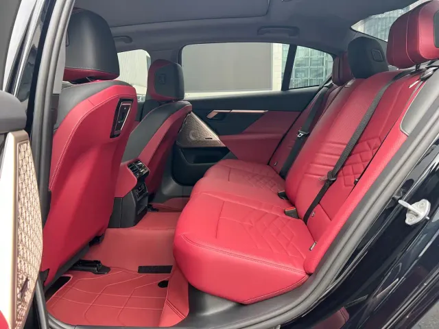 BMW 5 Series — Фото автомобиля 8