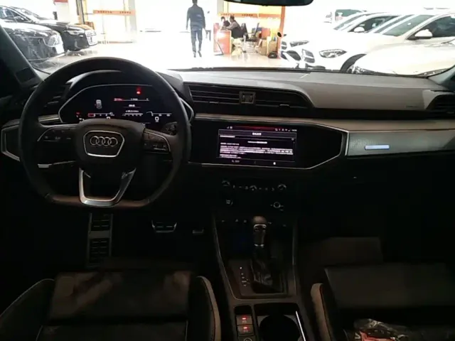 Audi Q3 — Фото автомобиля 9