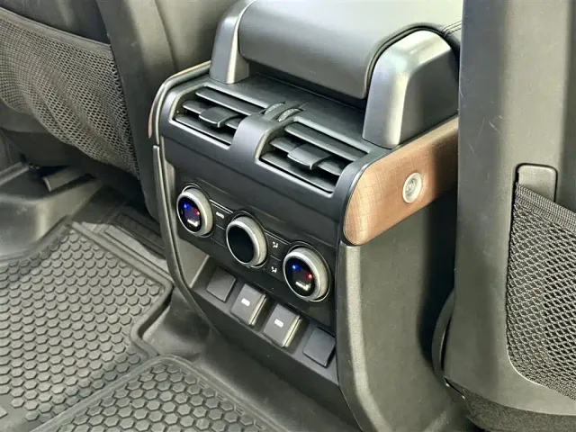 Land Rover Defender — Фото автомобиля 20