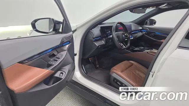 BMW i5 G60 — Фото автомобиля 15