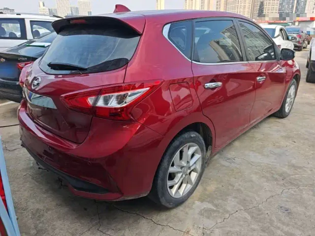 Nissan Tiida — Фото автомобиля 6