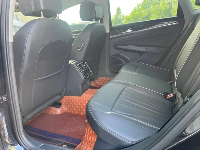 Volkswagen Passat — Фото автомобиля 14