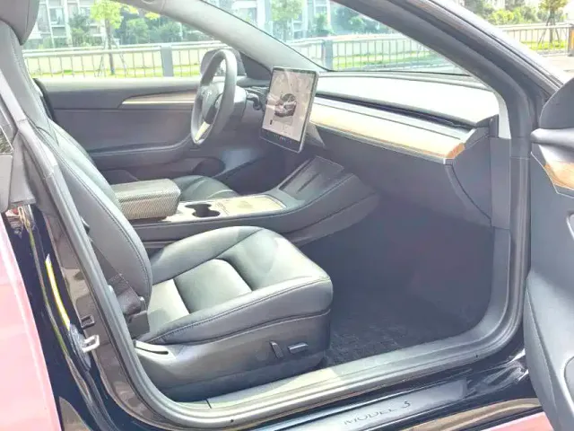 Tesla Model 3 — Фото автомобиля 5