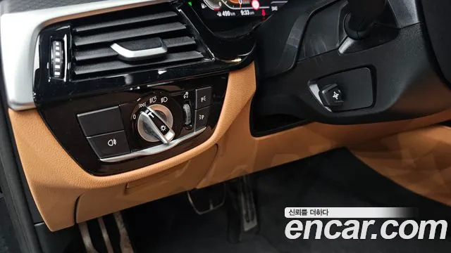 BMW 5 Series G30 — Фото автомобиля 20