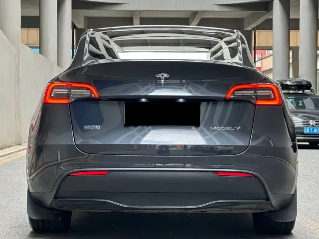 Tesla Model Y — Фото автомобиля 4