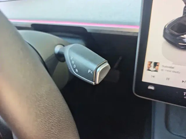 Tesla Model Y — Фото автомобиля 15