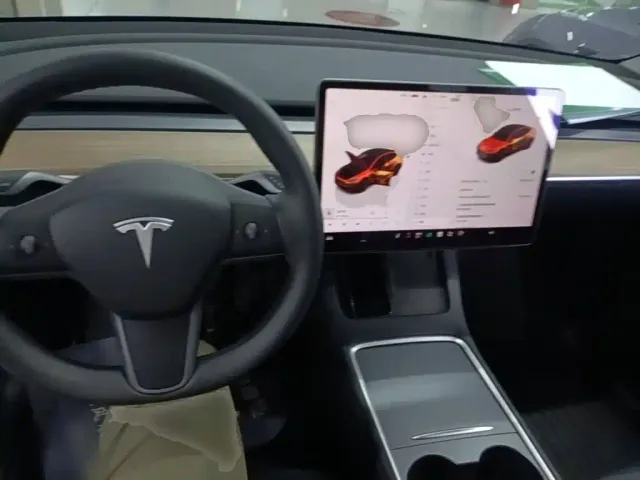 Tesla Model Y — Фото автомобиля 9
