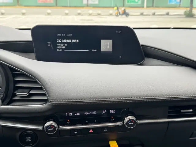 Mazda Axela — Фото автомобиля 14