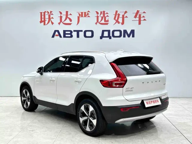 Volvo XC40 — Фото автомобиля 4