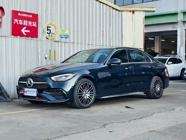 Фотография автомобиля — Mercedes-Benz C-Class
