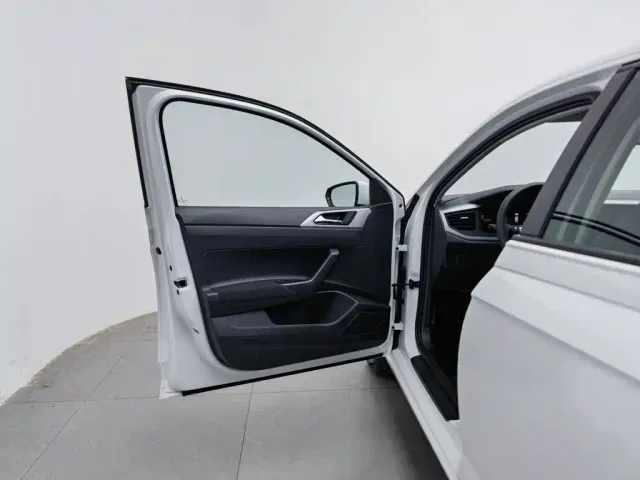 Volkswagen Polo — Фото автомобиля 8