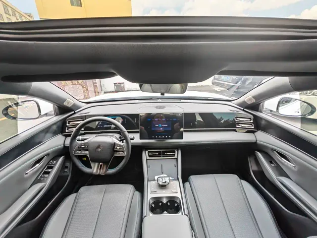 BYD Qin L — Фото автомобиля 11