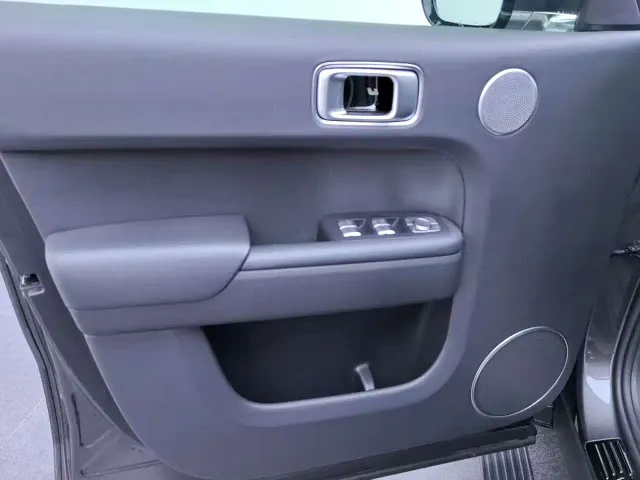 Li Auto L8 — Фото автомобиля 8
