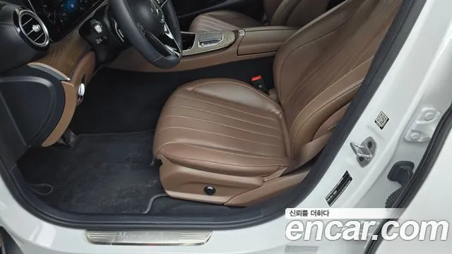 Mercedes-Benz E-Class — Фото автомобиля 25