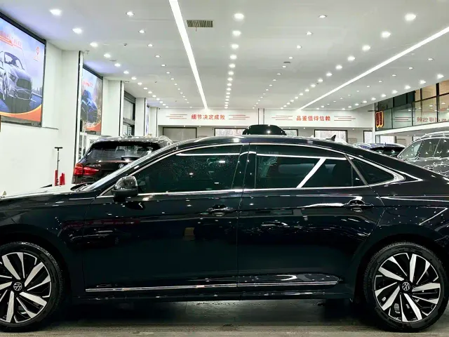 Volkswagen Passat — Фото автомобиля 3
