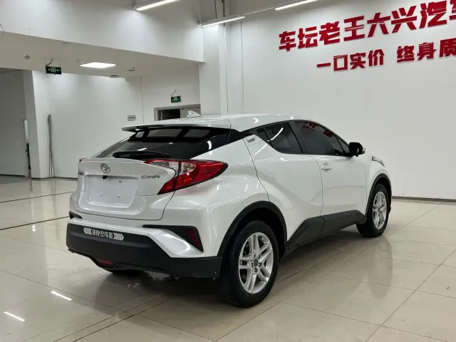 Toyota C-HR — Фото автомобиля 13