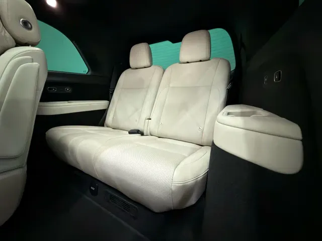 Li Auto L9 — Фото автомобиля 12