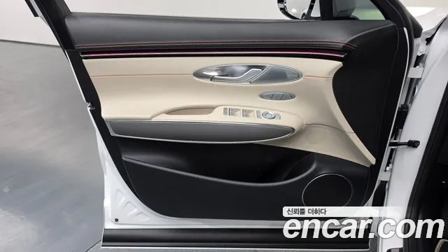 Genesis GV70 — Фото автомобиля 13