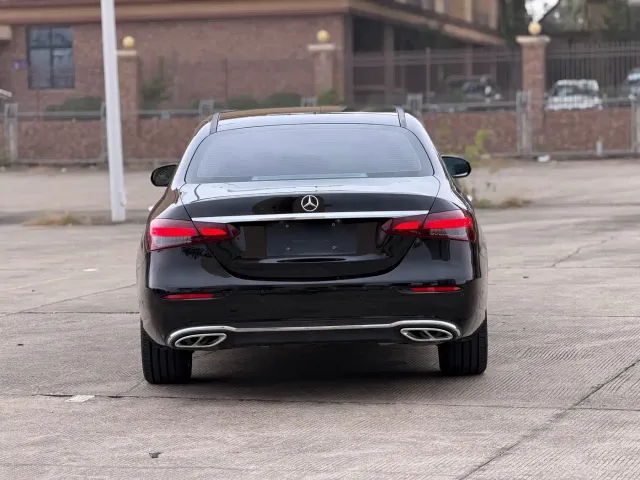 Mercedes-Benz E-Class — Фото автомобиля 9