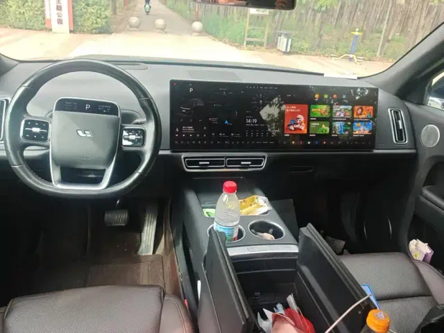 Li Auto L8 — Фото автомобиля 12