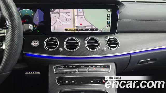 Mercedes-Benz E-Class — Фото автомобиля 12