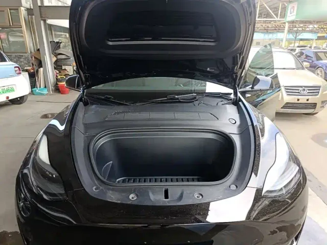 Tesla Model Y — Фото автомобиля 19