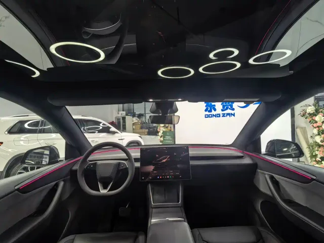 Tesla Model Y — Фото автомобиля 12