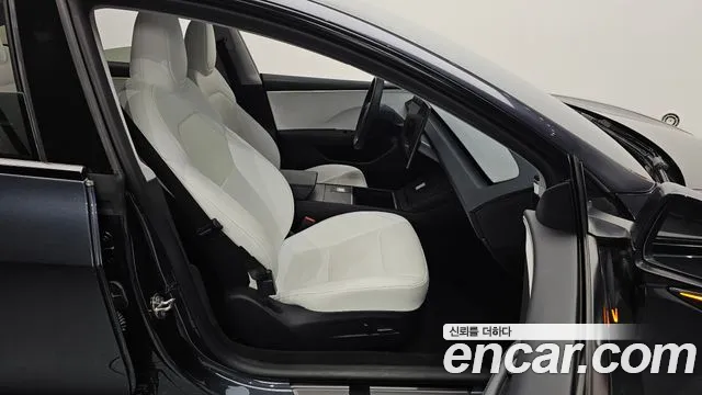 Tesla Model 3 — Фото автомобиля 23