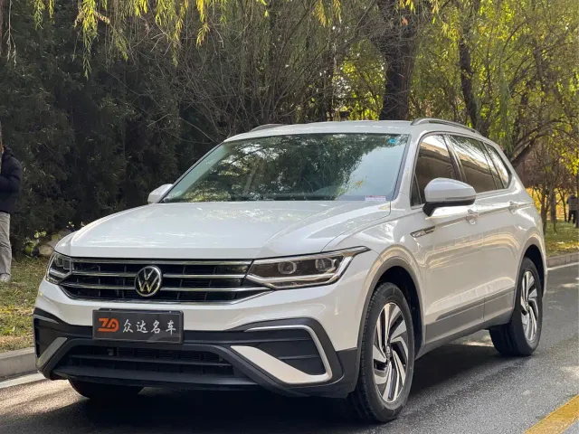 Фотография автомобиля — Volkswagen Tiguan L